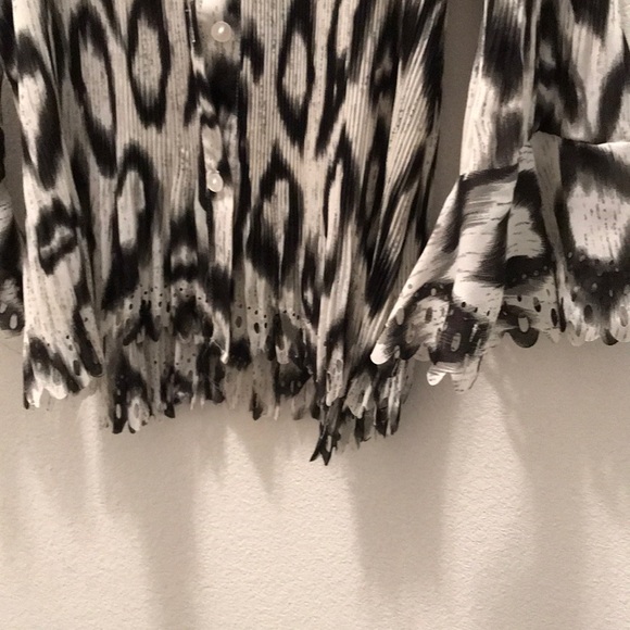 Black and white cheetah print blouse - Picture 2 of 2
